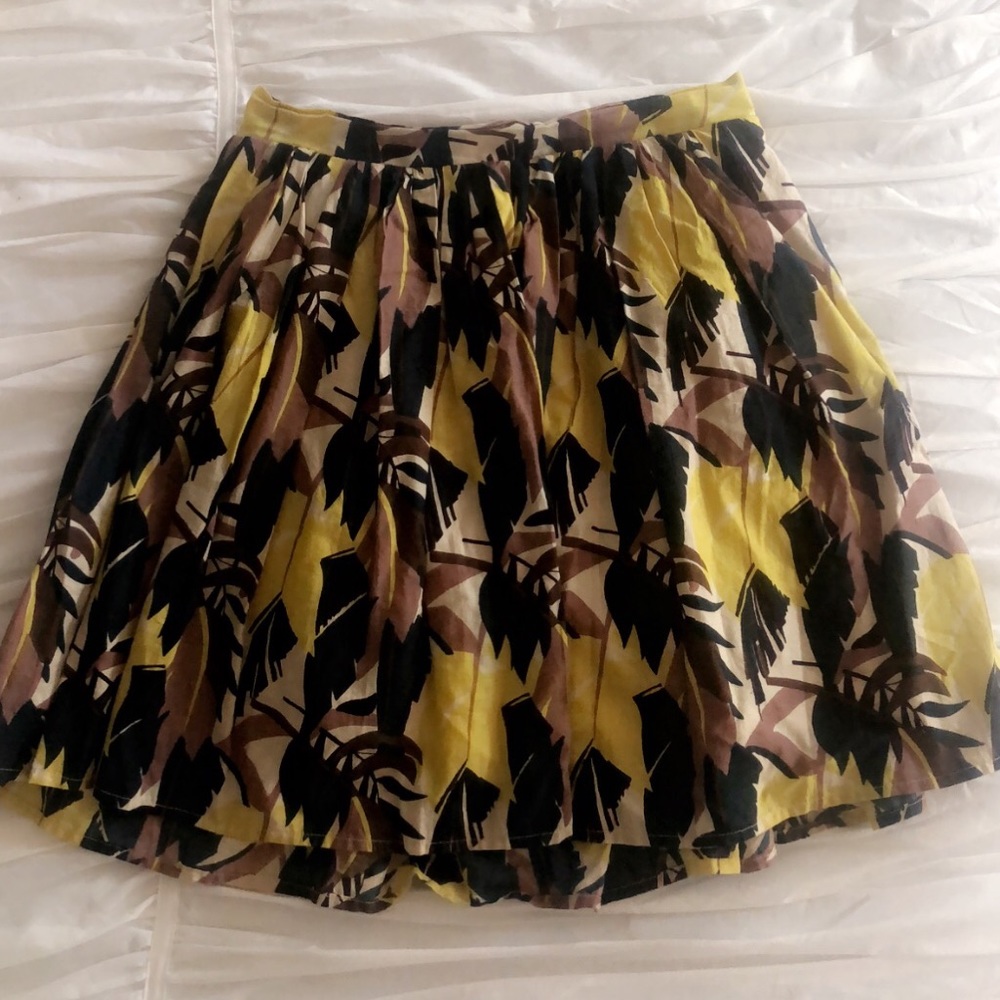 fun patterned skirt size XS!